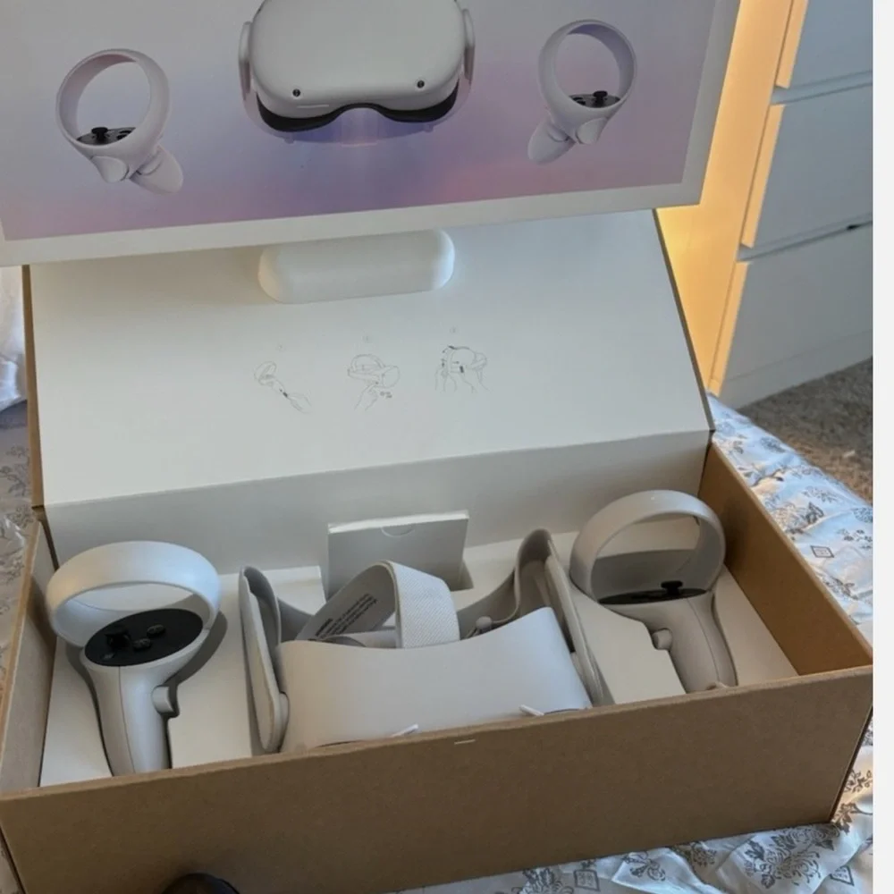 VR Headset in White